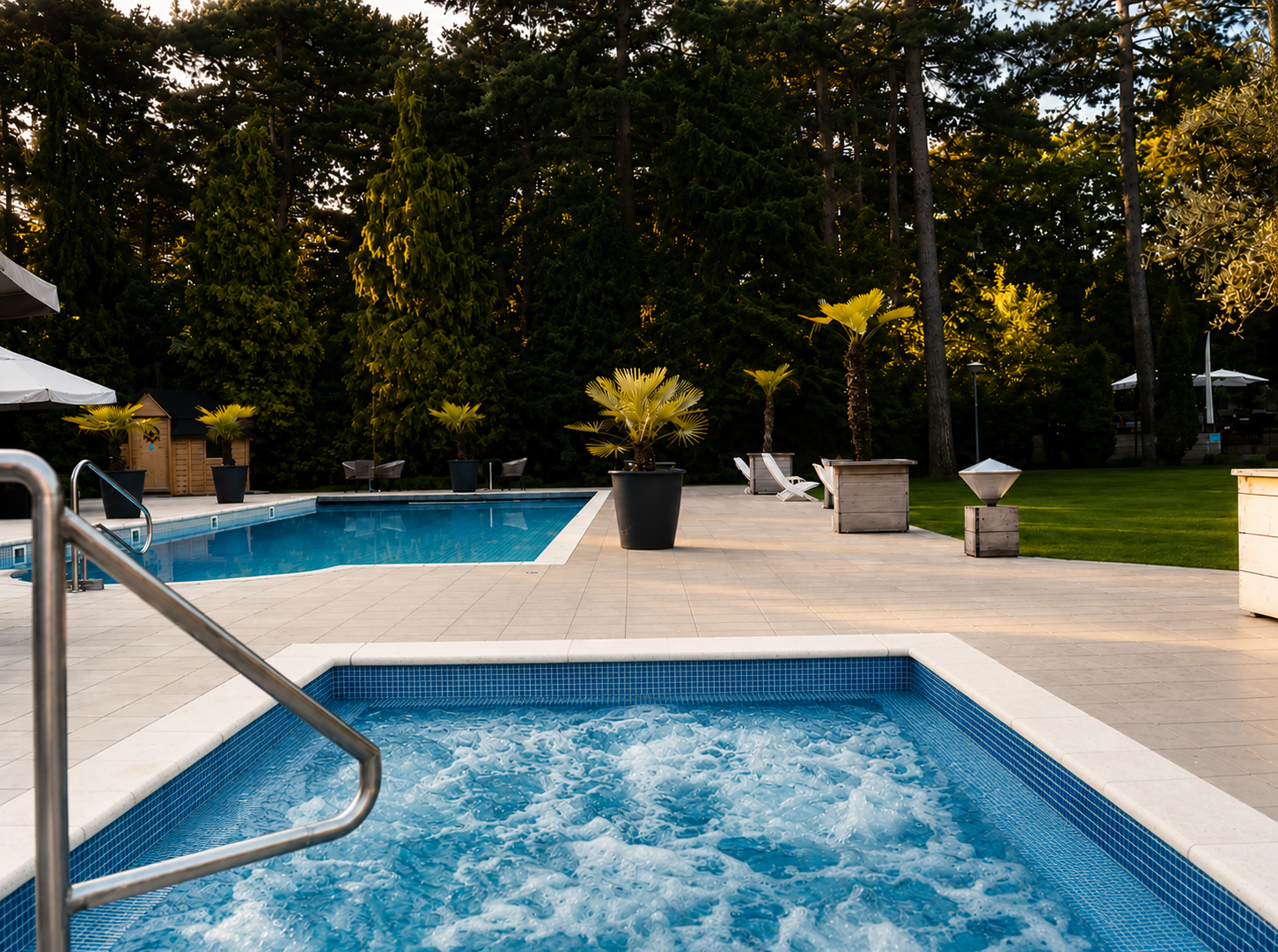Sare_Wellness_Buitenwhirlpool