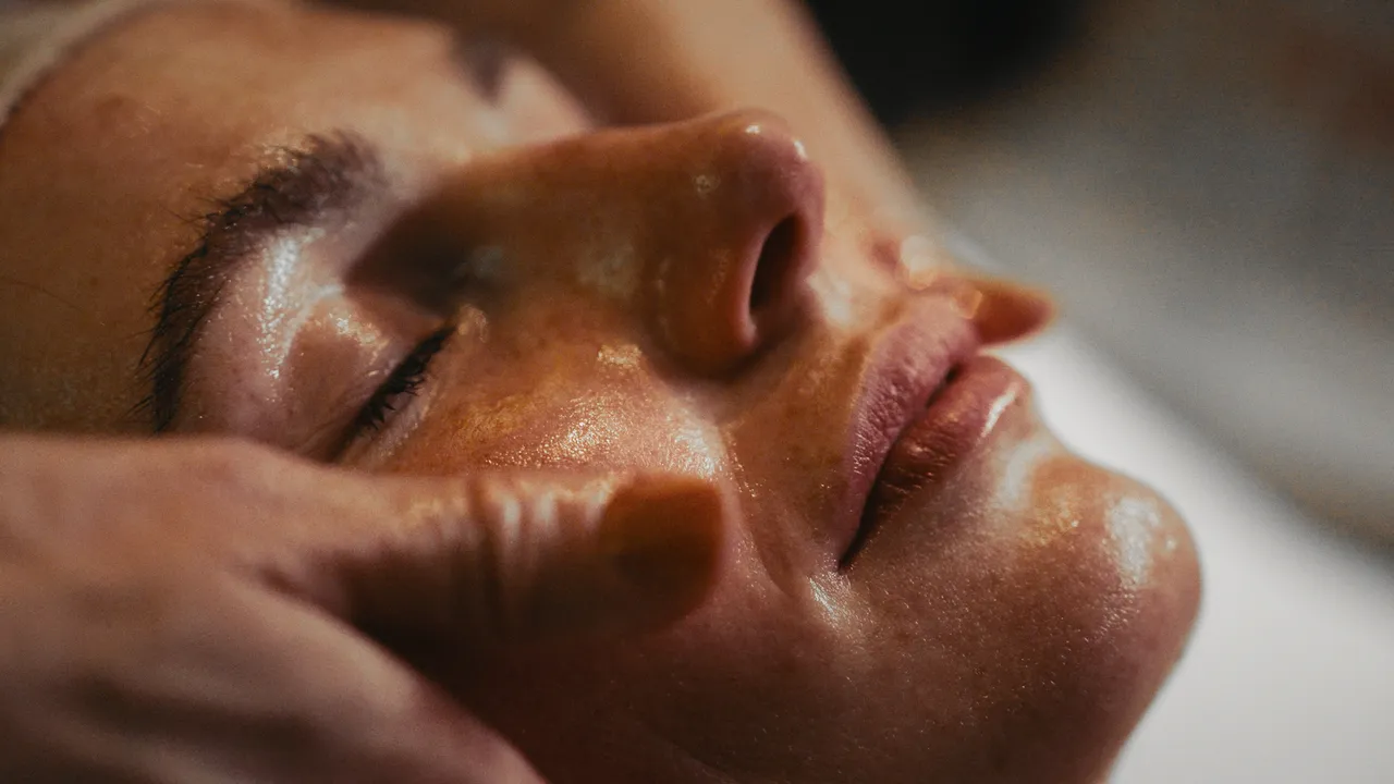 Sare_Wellness_gezichts_Massage